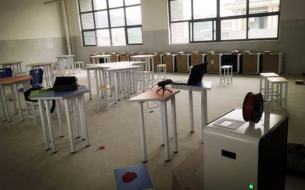 洋明達(dá)教育級3D打印機(jī)走進(jìn)貴州高級中學(xué)